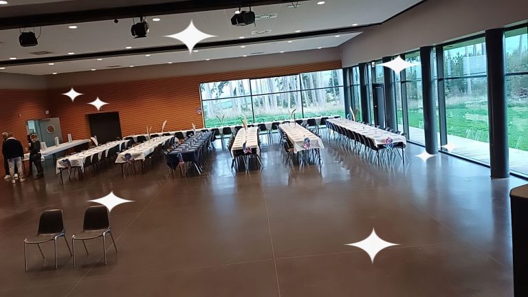 Salle de Treve avec 120 personnes