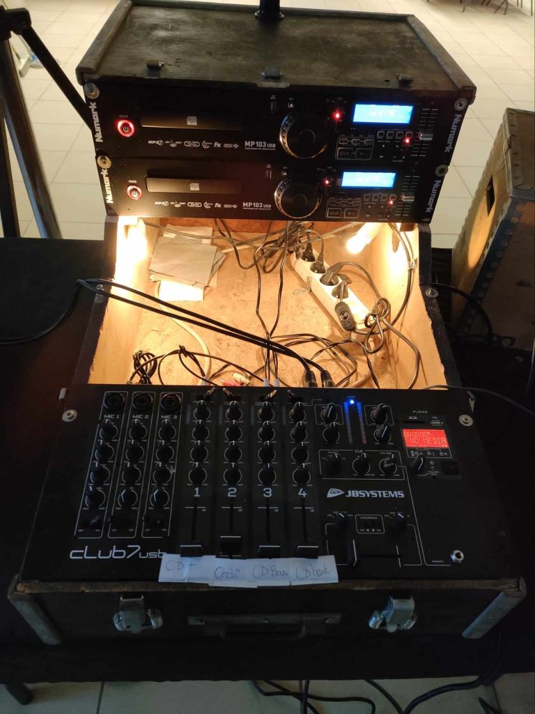 Table de mixage avec lecteur CD